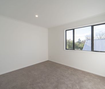 Beautiful Near New Townhouse - Photo 4