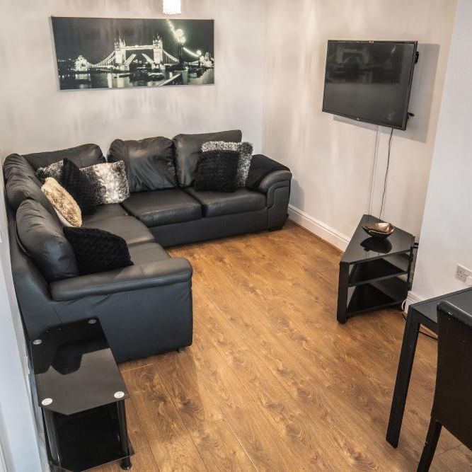 7 bedroom townhouse to rent - Photo 1