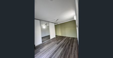 Fully renovated & Fully Air conditioned 1 Bedroom Ground Floor Apartment - Blue Chip Location - Photo 2