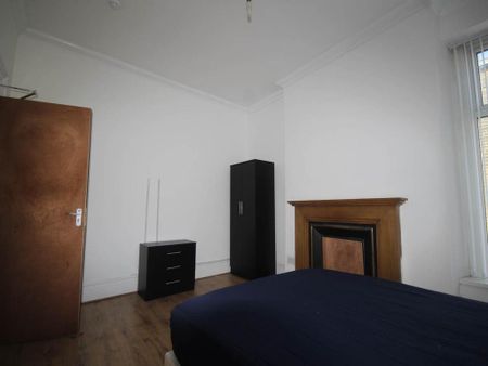 1 bedroom in a house share to rent - Photo 2