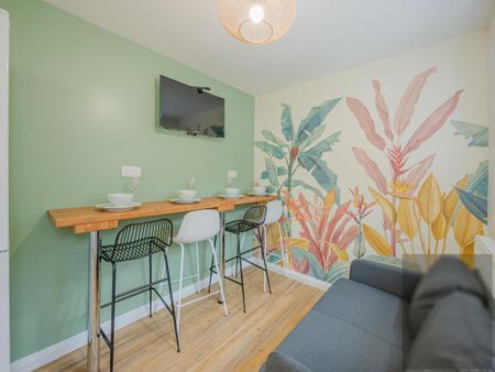 6 bedroom terraced house to rent - Photo 3