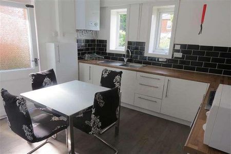 Bedroom Detached House In Winton, BH9 - Photo 4