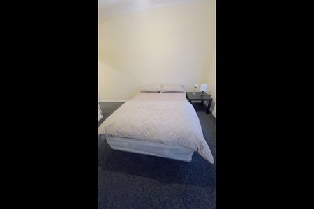 3 Bed Terraced House, Lebanon Road, CR0 - Photo 5