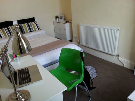 2 Bedroom Terraced To Rent in Nottingham - Photo 3