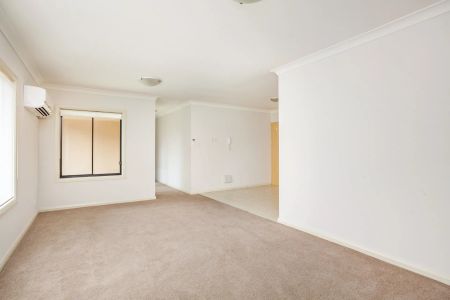 Easy-care apartment with double car garage - Photo 2