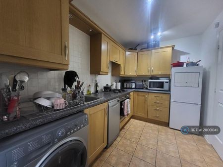 3 bedroom end of terrace house to rent - Photo 4