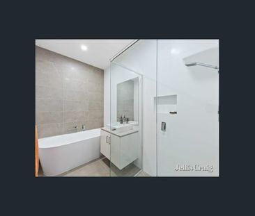 A Masterclass In Style - Photo 3