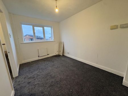 4 bedroom semi-detached house to rent - Photo 4