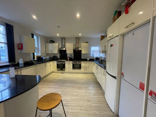 8 Queen Anne Terrace - Photo 1