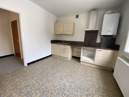 Location Appartement 4 pièces 80m² RODEZ 12000 - Photo 2