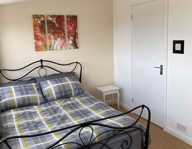 High quality refurbished property Room 4 - Photo 1