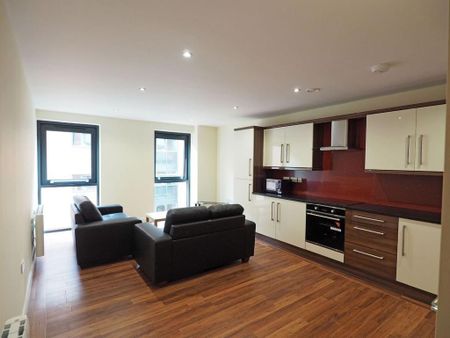 4 bedroom flat to rent - Photo 2