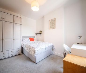 2 bedroom end of terrace house to rent - Photo 4