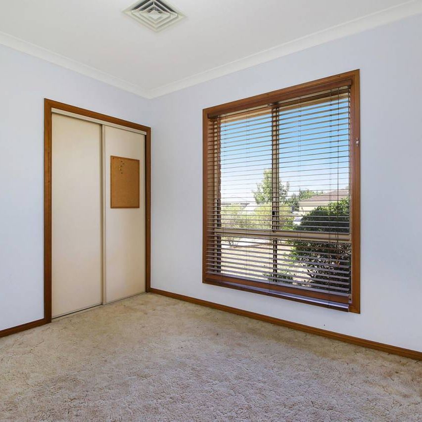 CONVENIENTLY LOCATED 3 BEDROOM HOME! - Photo 1