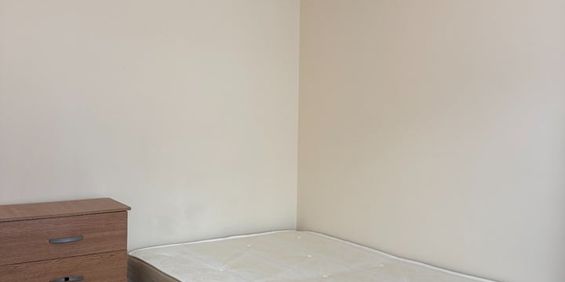 Room in a Shared House, Millais Road, E11 - Photo 3