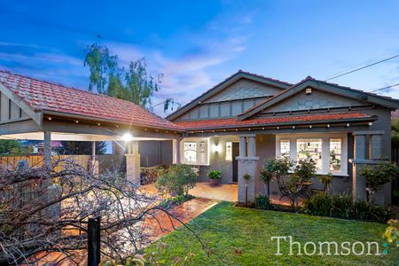 10 Kerr Crescent CAMBERWELL - Photo 2