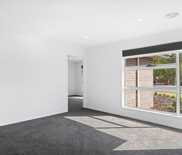 Spacious 4 Bedroom - Photo 5