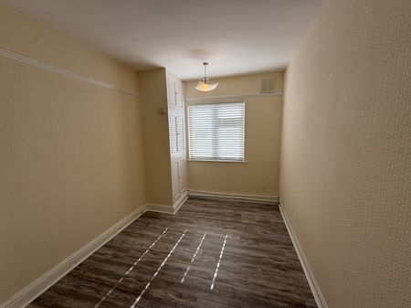 None, None - Photo 2