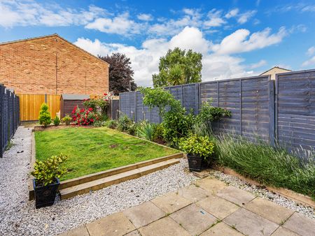 Ref: SM - Avondale Close - Photo 5