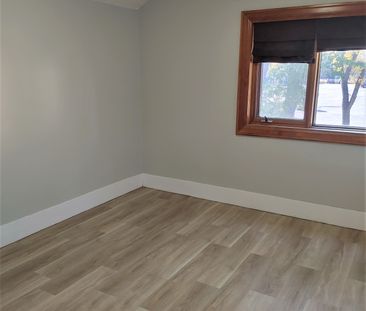 1937 TORONTO 3 BEDROOMS - Photo 5