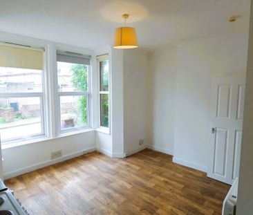1 bed Studio Apartment - To Let - Photo 5