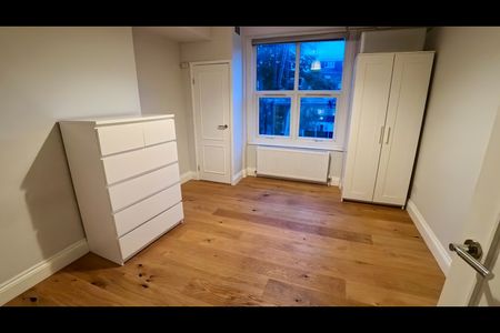 4 Bed Flat, New Cross Road, SE14 - Photo 3