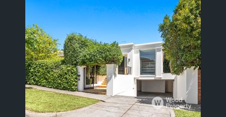 Contemporary Family Living in Hawthorn East - Photo 2