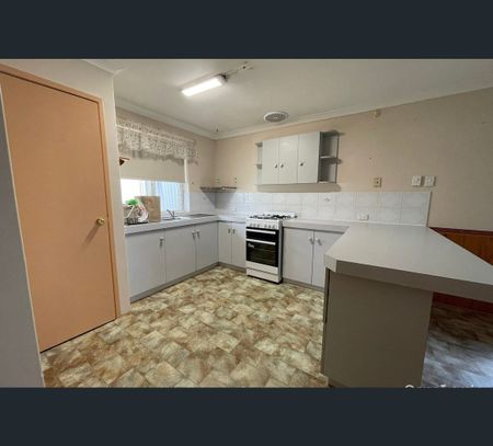 177 Barnes Avenue, Australind, WA 6233 - Photo 4