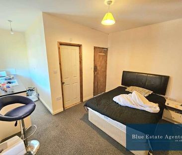 Tiverton Road, Hounslow, TW3 - Photo 2