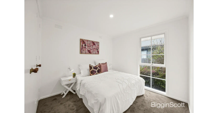 Convenient Glen Waverley Location with Garage and Courtyard - Photo 4