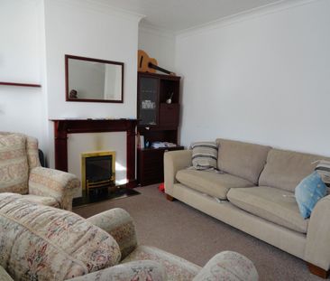 Three bedroom house close to ilford station - 2500 pcm - Photo 4