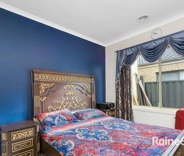 3-bedroom house in Cranbourne North! - Photo 2