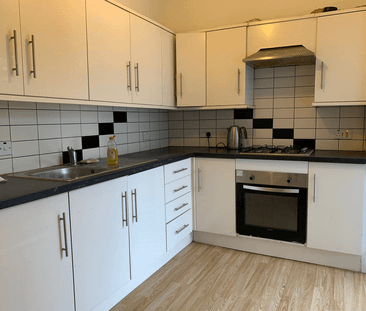 Medium size bedroom close to ilford station £750 pcm - Photo 4