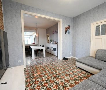 Woning met 3 slaapkamers en 3 garages - Photo 1