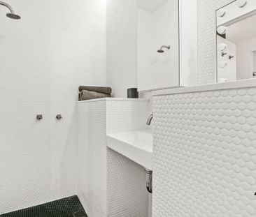 Fully Furnished Chic Art Deco Studio in the Heart of Potts Point - Photo 2