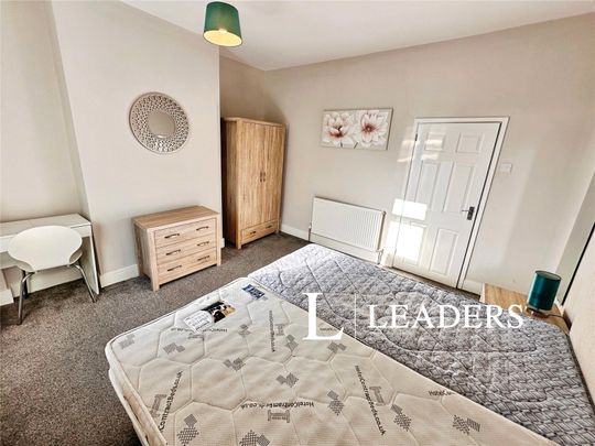 3 bedroom house to rent Mayer Street, Stoke-on-Trent, Staffordshire, ST1 - Photo 1