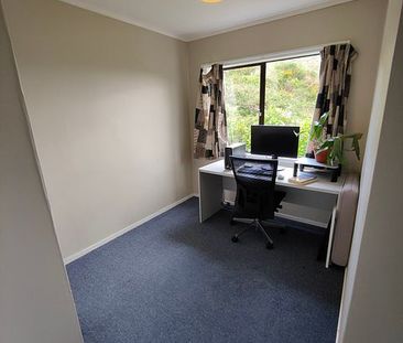 Charming 3 Bedroom house with Double garage - Photo 6
