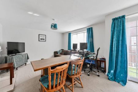 3 bedroom maisonette to rent - Photo 2