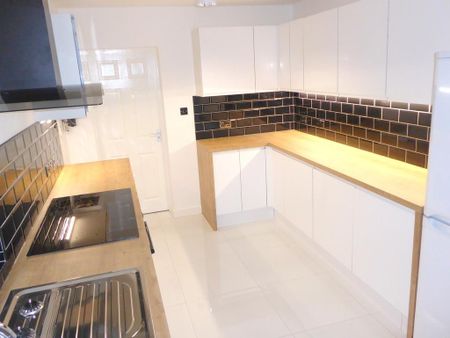 6 bedroom semi-detached house to rent - Photo 4