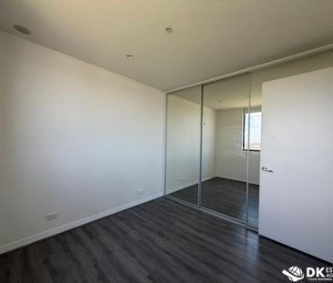 CONVENIENT LIVING IN THE HEART OF SUNSHINE - Photo 5