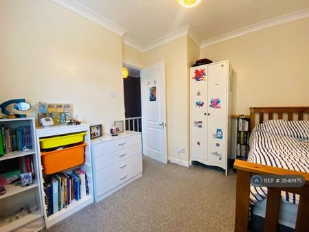 3 bedroom semi-detached house to rent - Photo 4