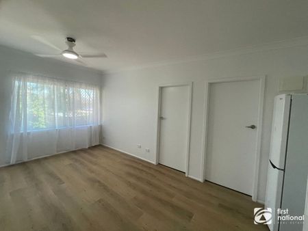 Recently renovated & centrally located unit in a small complex. - Photo 2