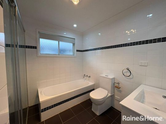 Charming Minto Family Home with Sparkling Swimming Pool - Photo 1