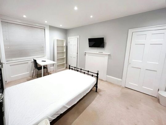 1 bedroom in a house share to rent - Photo 1