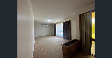 Charming 2 Bedroom Home - Photo 2