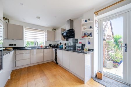 3 bedroom detached house to rent - Photo 3