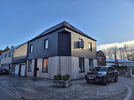 Energiezuinige hoekwoning met 5 slaapkamers en terras. - Photo 2