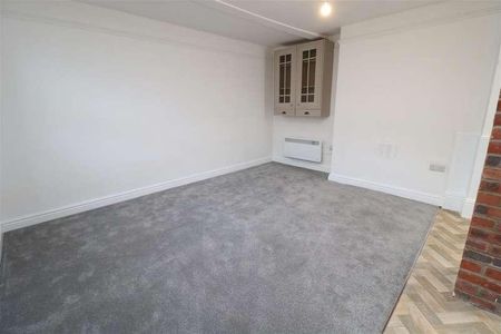 Trowbridge, BA14 - Photo 2