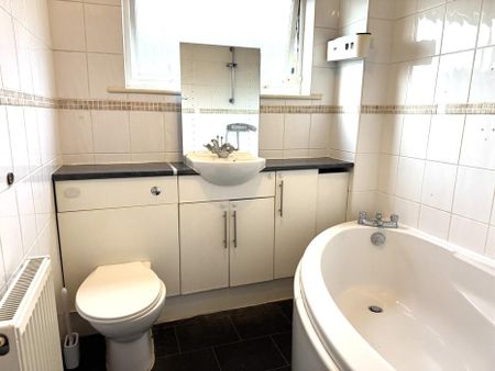 3 bedroom detached house to rent - Photo 2