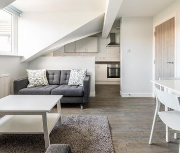 3 bedroom flat to rent - Photo 2